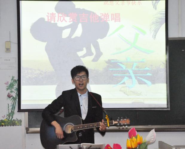 盧志強彈唱《父親》